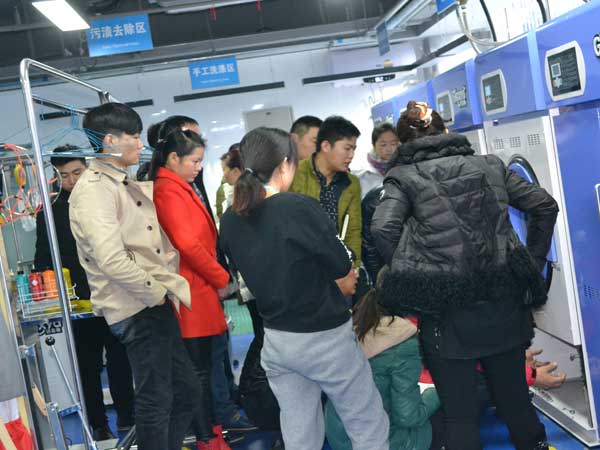 開(kāi)一家干洗店需要多少錢(qián),開(kāi)潔希亞干洗店費(fèi)用高嗎？